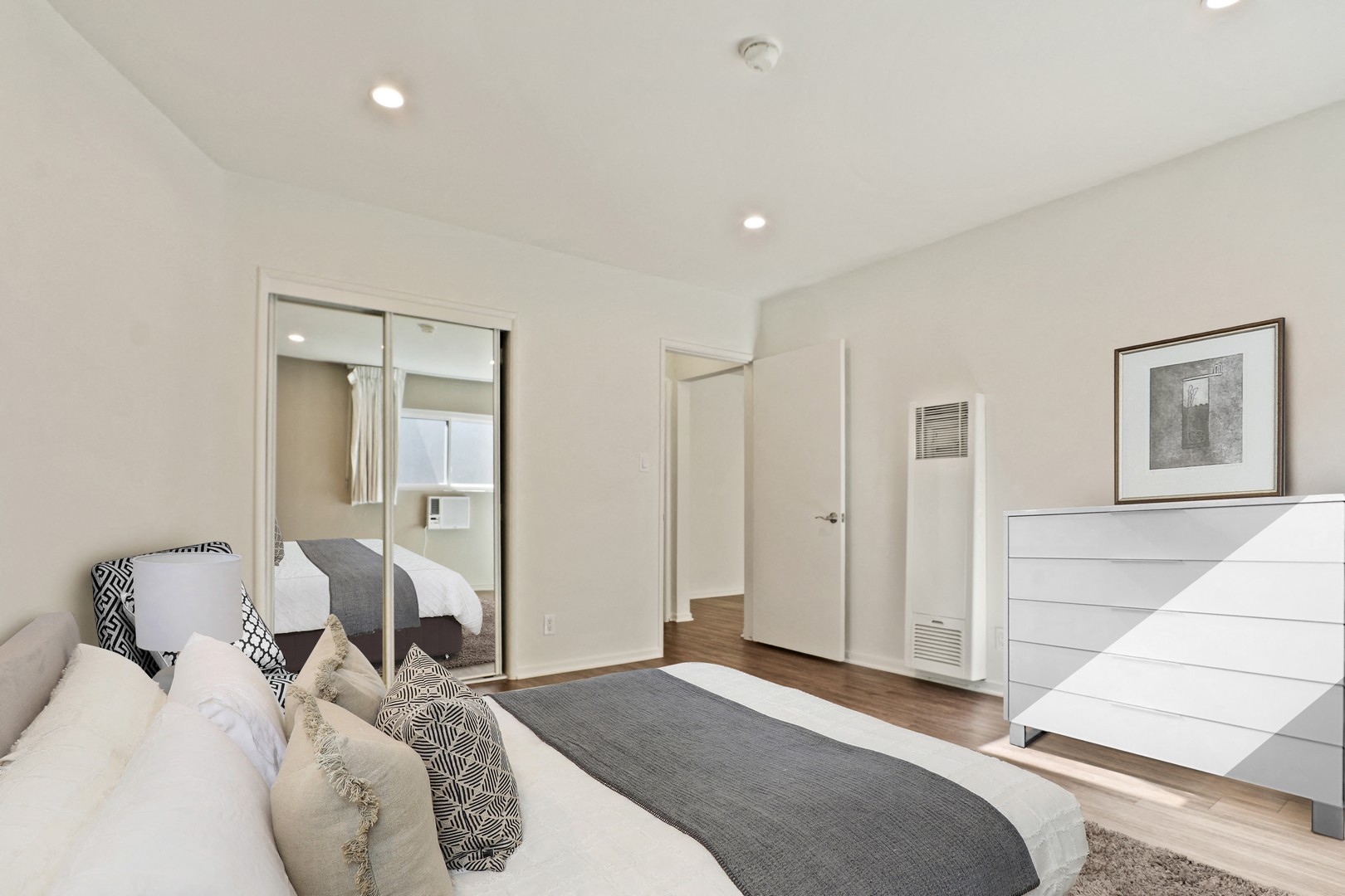 Barrington Avenue Apartment Homes photo 3